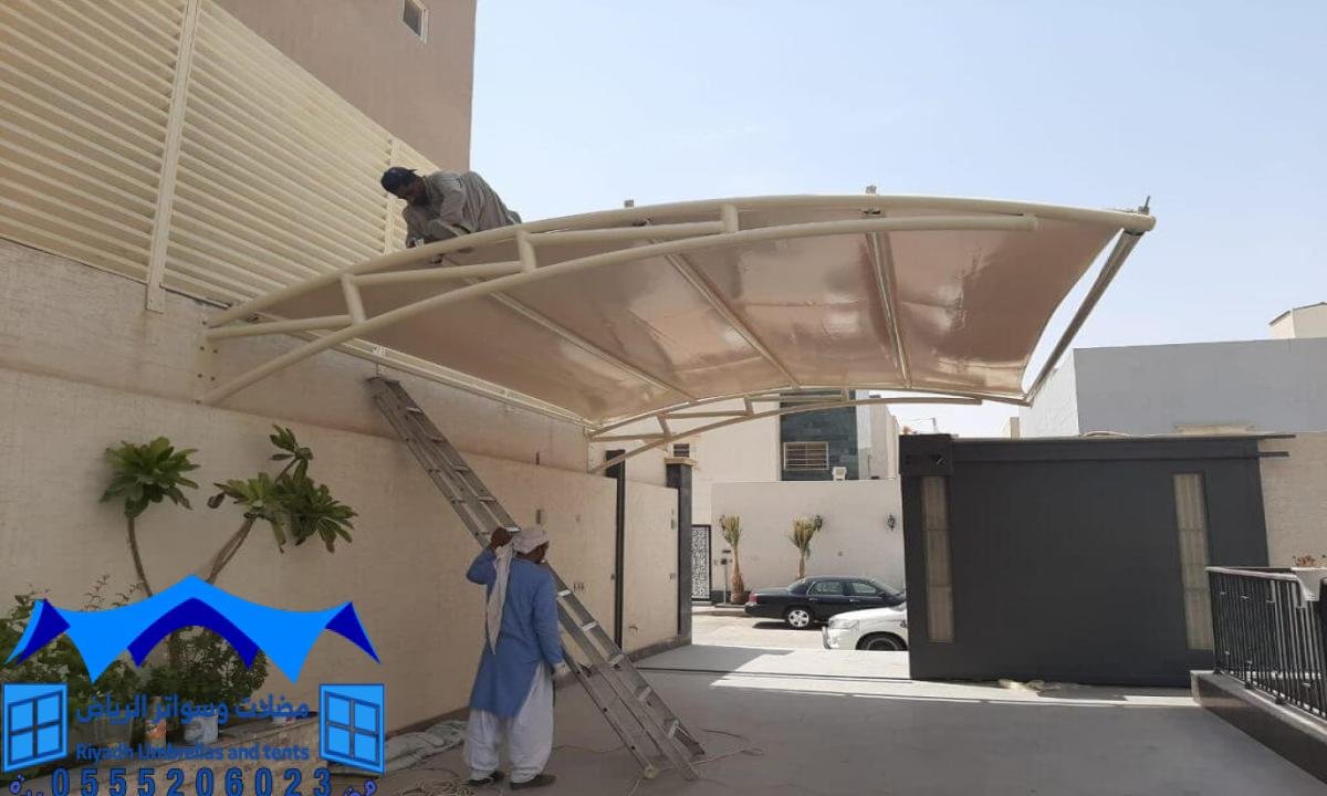 تصميم وتنفيذ مظلات خارجية للمنازل والمرافق التجارية في الرياض.